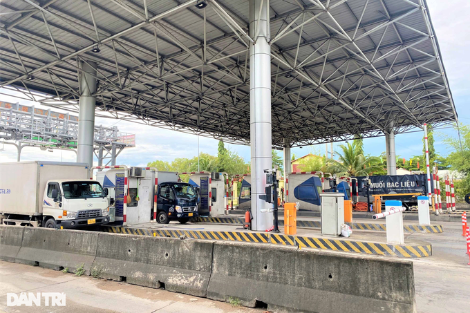 ETC tậm tịt, tài xế ngao ngán trong ngày đầu thu phí không dừng - 10 ETC tậm tịt, tài xế ngao ngán trong ngày đầu thu phí không dừng - 10