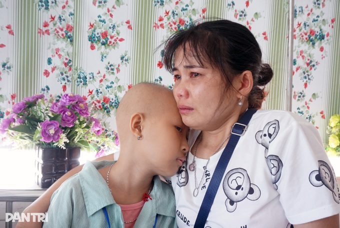 Rơi nước mắt bé ung thư an ủi: Mẹ đừng khóc, con không đau nữa... - 3 Rơi nước mắt bé ung thư an ủi: Mẹ đừng khóc, con không đau nữa... - 3