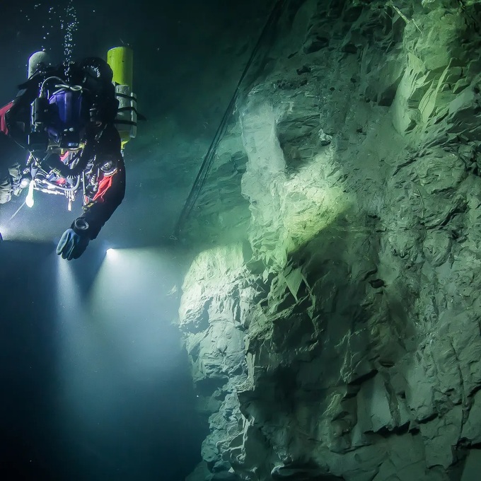 Phát hiện động không đáy dưới nước sâu nhất thế giới - 2