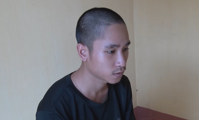 Ô tô bất ngờ bị ném vỡ kính, tài xế trọng thương - 1 Ô tô bất ngờ bị ném vỡ kính, tài xế trọng thương - 1