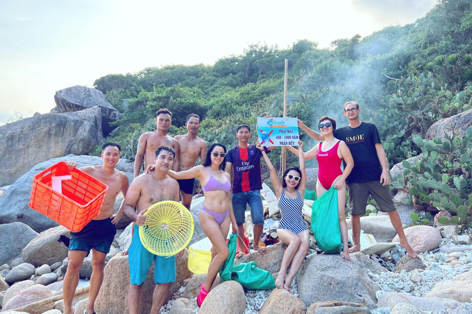 Bị chê phản cảm, nhóm khách mặc bikini nhặt rác ở Ninh Thuận lên tiếng - 4