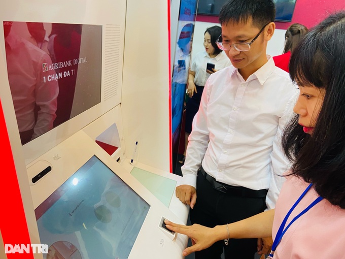 Bộ trưởng Nguyễn Mạnh Hùng: Ngành ngân hàng đang đi đầu về chuyển đổi số - 3 Bộ trưởng Nguyễn Mạnh Hùng: Ngành ngân hàng đang đi đầu về chuyển đổi số - 3