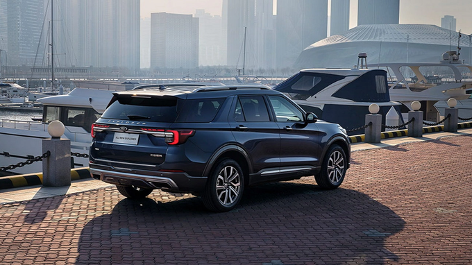 Ford Explorer 2023 có nhiều thay đổi, được trang bị màn hình khủng - 2