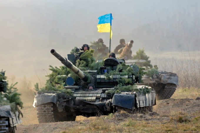 Ukraine dựng hàng rào thép, tuyên bố không cho Nga cơ hội tiếp cận Kiev - 1
