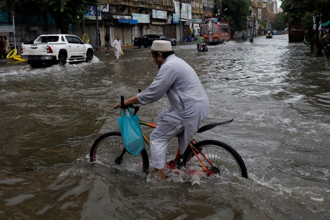 Lũ quét do mưa lớn kéo dài khiến hơn 500 người Pakistan thiệt mạng - 1