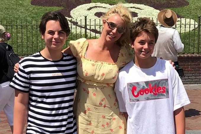 Con trai Britney xấu hổ không muốn gặp mẹ, ngượng vì ảnh khỏa thân của mẹ - 1