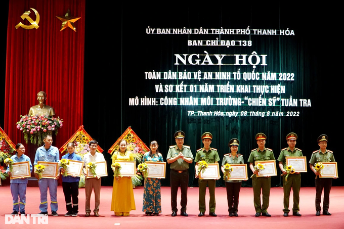 Khi công nhân môi trường làm chiến sĩ tuần tra - 6 Khi công nhân môi trường làm chiến sĩ tuần tra - 6