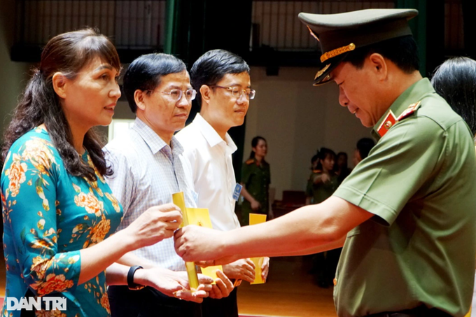 Khi công nhân môi trường làm chiến sĩ tuần tra - 5 Khi công nhân môi trường làm chiến sĩ tuần tra - 5