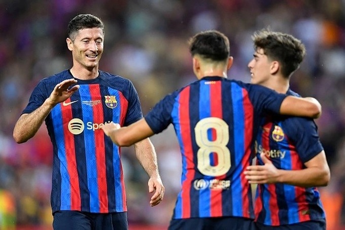 Lewandowski mất 3 phút để ghi bàn đầu tiên cho Barcelona - 2