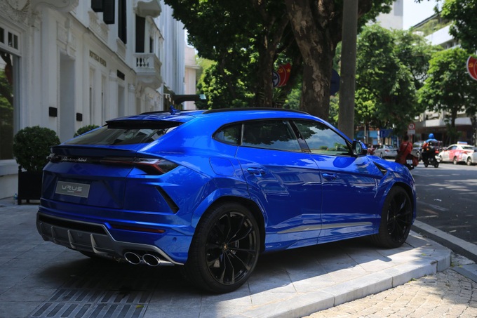 Soi chi tiết siêu SUV Lamborghini Urus màu lạ tại Hà Nội - 13