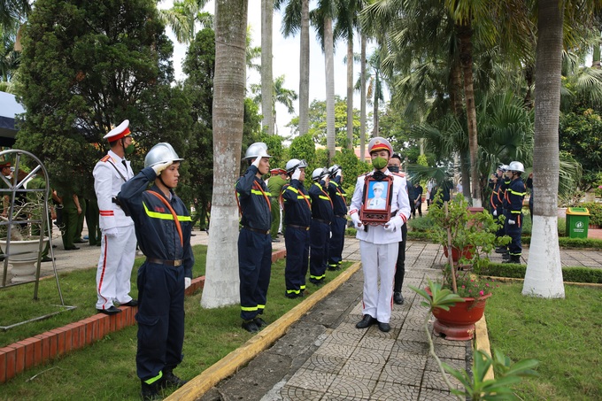 Tiễn biệt liệt sĩ Đặng Anh Quân về đất mẹ - 3 Tiễn biệt liệt sĩ Đặng Anh Quân về đất mẹ - 3