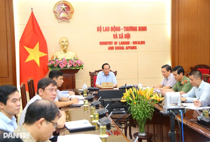Tiền có mà chậm đến tay người lao động do địa phương tự phát sinh thủ tục - 1 Tiền có mà chậm đến tay người lao động do địa phương tự phát sinh thủ tục - 1