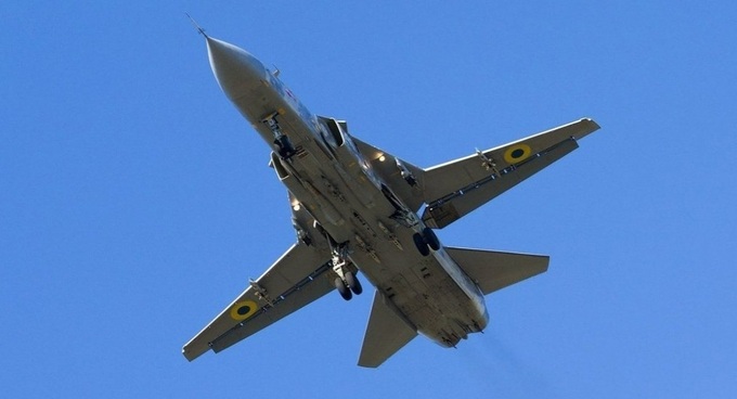 Su-24 của Ukraine lần đầu xuất trận với vũ khí dẫn đường mới - 1 Su-24 của Ukraine lần đầu xuất trận với vũ khí dẫn đường mới - 1