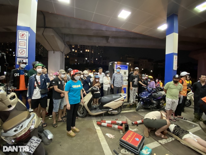 Ô tô càn quét cây xăng ở Hà Nội, nhiều người bị thương - 4