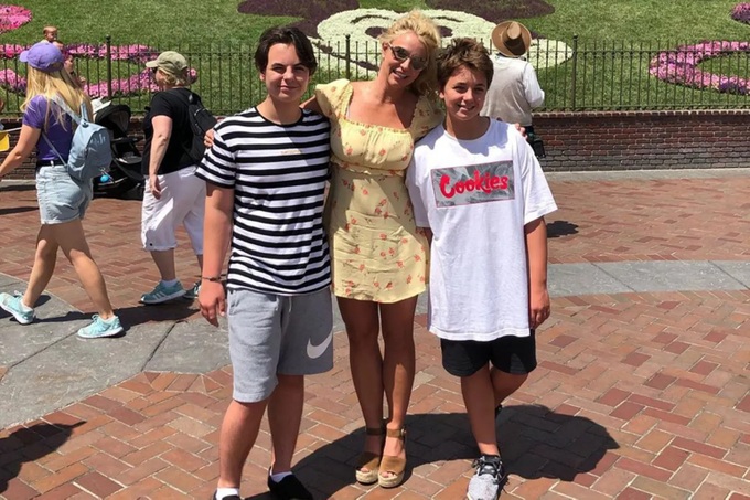 Britney đau lòng đến nghẹt thở vì bị hai con trai ruồng rẫy