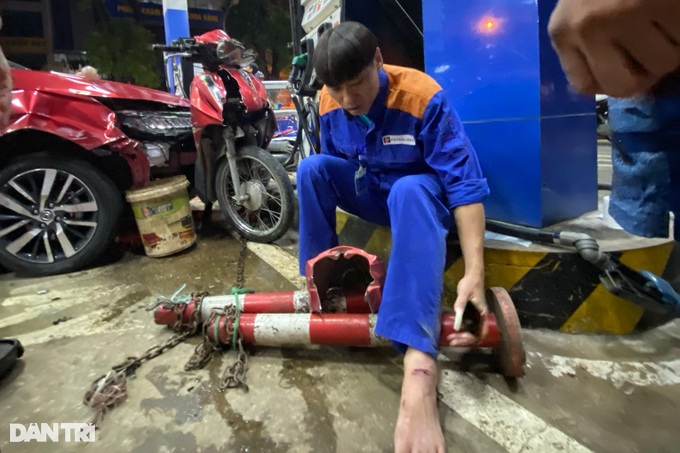 Hiện trường vụ ô tô tông nhiều người trong cây xăng ở Hà Nội - 5