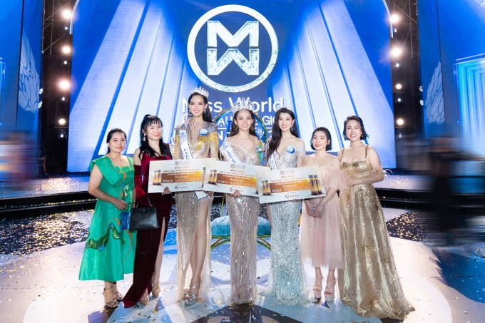 CEO MisaoDream tươi tắn bên dàn người đẹp của Miss World Việt Nam 2022 - 3