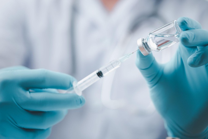 Có nên tiêm vaccine cúm cho người cao tuổi trước nguy cơ dịch chồng dịch? - 2