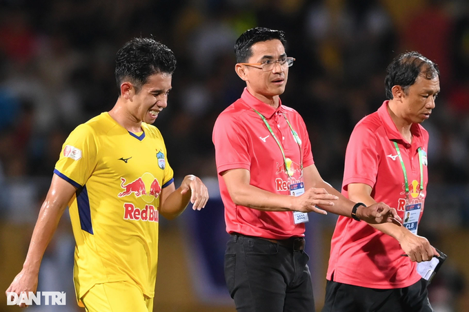 HLV Kiatisuk tiếc vì vắng Công Phượng, hẹn CLB Hà Nội ở trận lượt về - 1