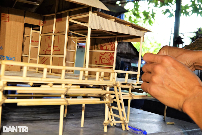 Turn chopsticks, cardboard... into a miniature house on stilts, sell one and earn millions - 3