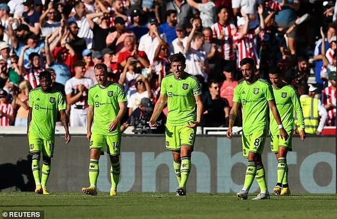 Thua thảm Brentford, HLV Erik Ten Hag ví Man Utd như "thùng rác" | Báo Dân  trí