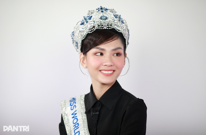 Hoa hậu Mai Phương phản hồi tin đồn yêu đại gia: Anh ấy rất đàng hoàng - 1 Hoa hậu Mai Phương phản hồi tin đồn yêu đại gia: Anh ấy rất đàng hoàng - 1