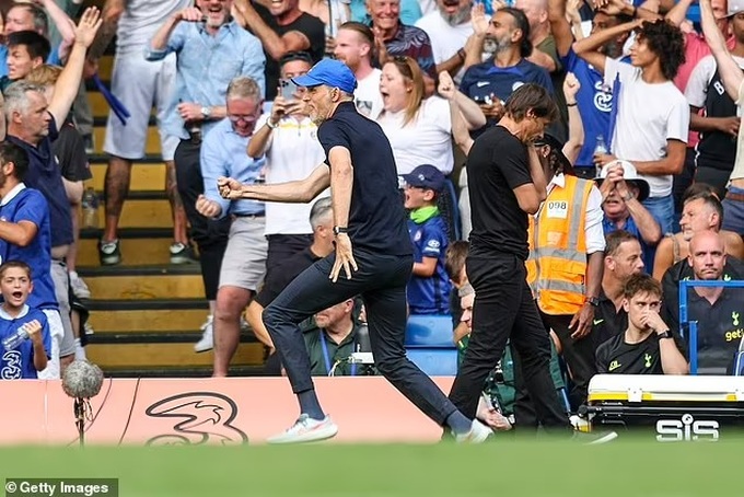 Vì sao HLV Thomas Tuchel và Antonio Conte phải nhận thẻ đỏ? - 4 Vì sao HLV Thomas Tuchel và Antonio Conte phải nhận thẻ đỏ? - 4