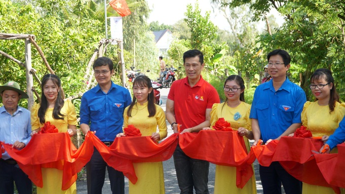 Đèn về ấp, thắp lên nụ cười - 2 Đèn về ấp, thắp lên nụ cười - 2