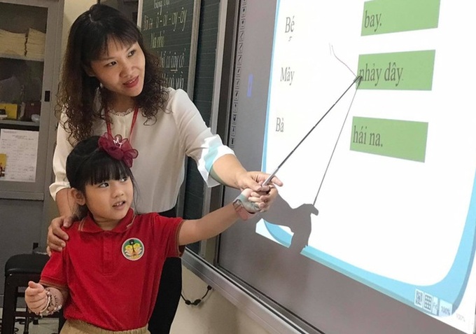 Ưu tiên bổ sung biên chế giáo viên, mua sách giáo khoa cho học sinh mượn