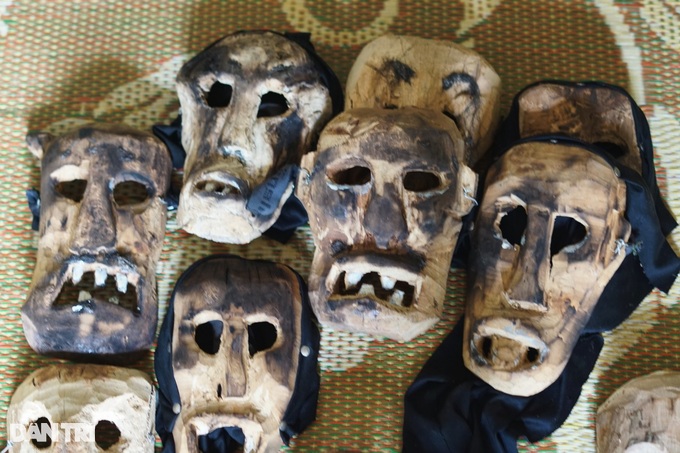 Crafting super weird wooden masks for colorful festivals in the Central Highlands - 2