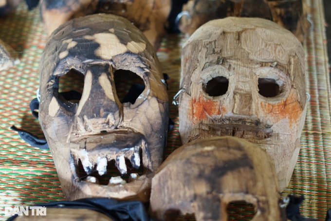 Crafting super weird wooden masks for colorful festivals in the Central Highlands - 5