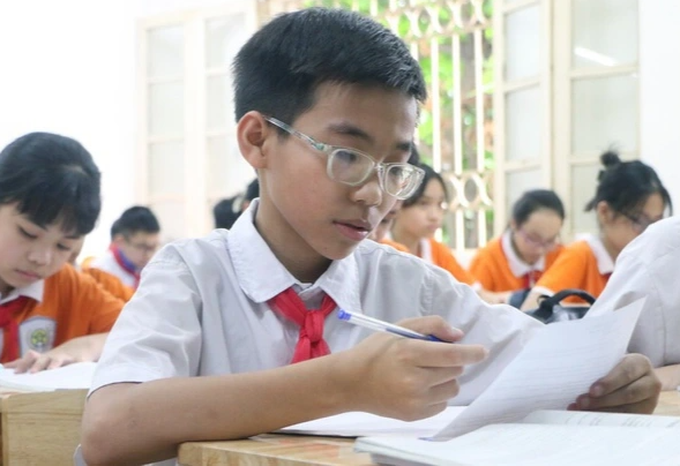 Ưu tiên bổ sung biên chế giáo viên, mua sách giáo khoa cho học sinh mượn