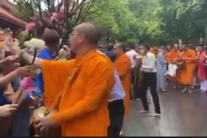 Cúng dường như ở chùa Ba Vàng là không phù hợp - 1 Cúng dường như ở chùa Ba Vàng là không phù hợp - 1