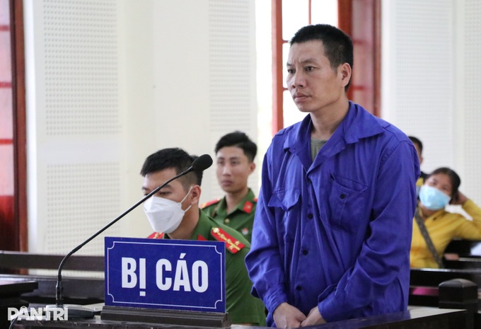Nếu bắt được ma túy trên người, bị cáo cởi áo cho bắn ngay! - 1