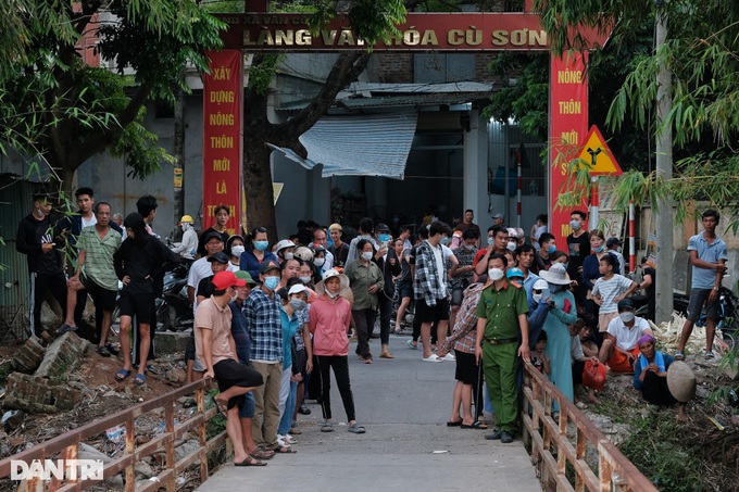 Trèo lên ngọn cây livestream vụ tìm kiếm cô gái mất tích ở Hà Nội - 11