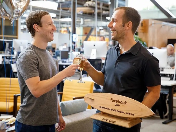 Cánh tay phải mới của Mark Zuckerberg ít dùng Facebook, Instagram - 1