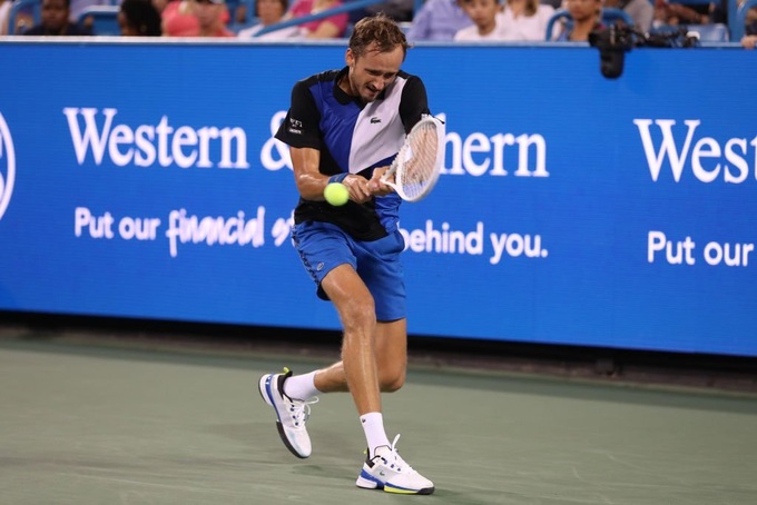 Medvedev, Tsitsipas tiến vào tứ kết Cincinnati Masters - 2