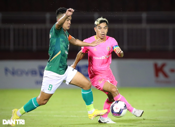 Lee Nguyễn chơi ấn tượng, CLB TPHCM đánh bại Sài Gòn FC - 2