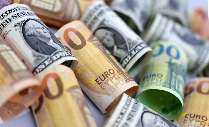 Đồng Euro Thấp Kỷ Lục 20 Năm, 1 Eur Không Đổi Được 1 Usd | Báo Dân Trí