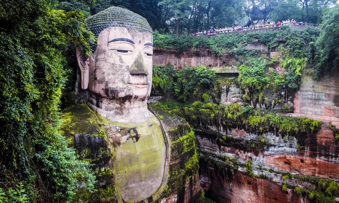 Bức tượng Phật bằng đá lớn nhất thế giới lần đầu lộ diện toàn bộ - 1
