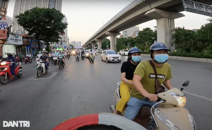 Trong 1 phút có 142 phương tiện đi sai làn trên đường Nguyễn Trãi - 5 Trong 1 phút có 142 phương tiện đi sai làn trên đường Nguyễn Trãi - 5