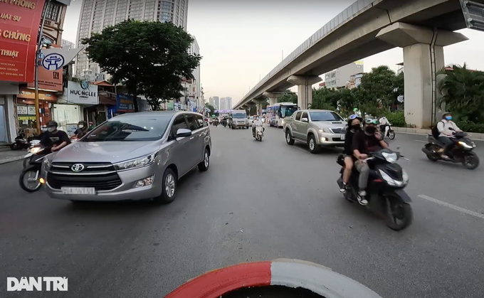Trong 1 phút có 142 phương tiện đi sai làn trên đường Nguyễn Trãi - 4 Trong 1 phút có 142 phương tiện đi sai làn trên đường Nguyễn Trãi - 4