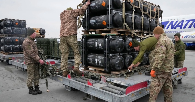 Vũ khí Mỹ hứa viện trợ có thể mất vài năm mới đến tay Ukraine - 1