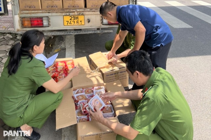 Hòa Bình bắt giữ 7.000 bánh trung thu không rõ nguồn gốc - 1