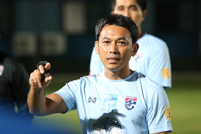 HLV Worrawoot gạch tên Kiatisuk trong danh sách kế nhiệm ở U23 Thái Lan