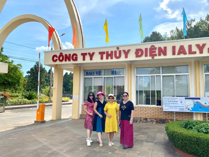 Hội chị em U60 Hà Nội tự lái ô tô xuyên Việt 35 ngày với 6.750km - 4