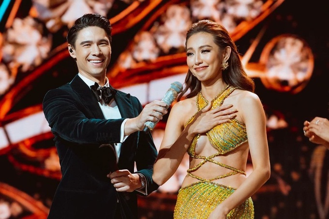 Nam thần Thái Lan từng sánh bước bên Hoa hậu Thùy Tiên xuống tóc đi tu