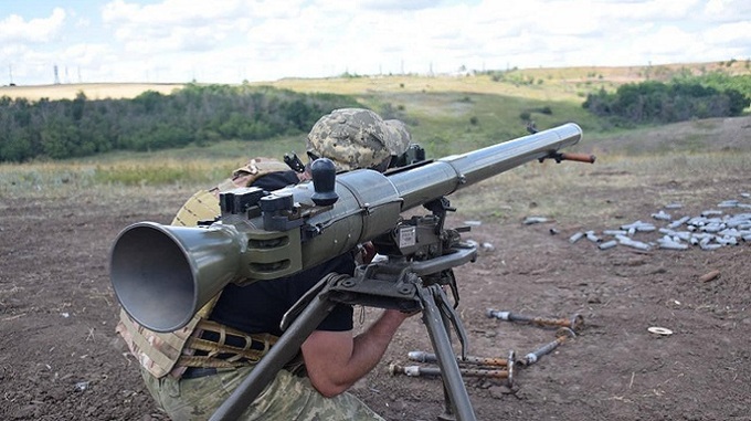 Biên phòng Ukraine san phẳng kho đạn của Nga bằng tên lửa chống tăng - 1