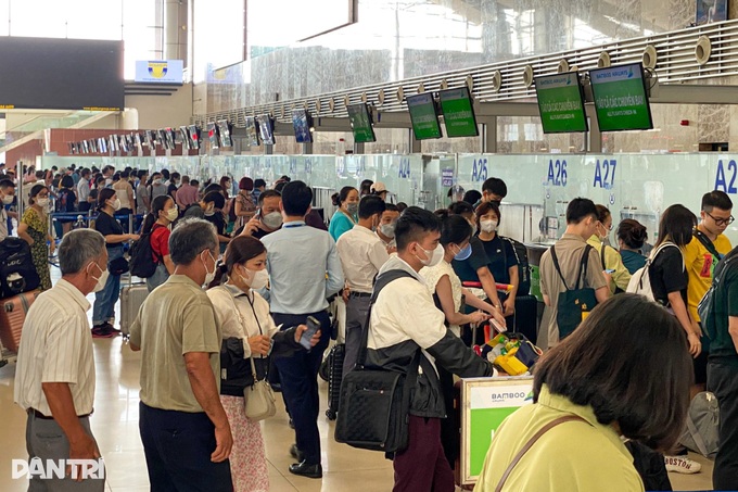Tân Sơn Nhất, Nội Bài kín khách ngày nghỉ lễ đầu tiên - 1 Tân Sơn Nhất, Nội Bài kín khách ngày nghỉ lễ đầu tiên - 1