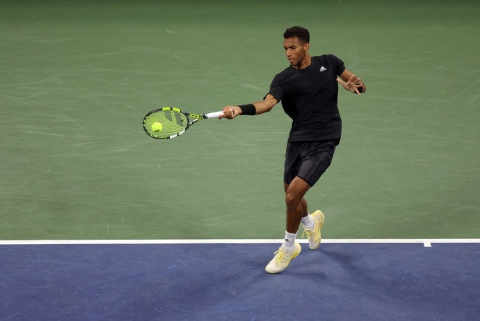 Medvedev vững vàng đi tiếp, Auger-Aliassime thành khán giả - 2